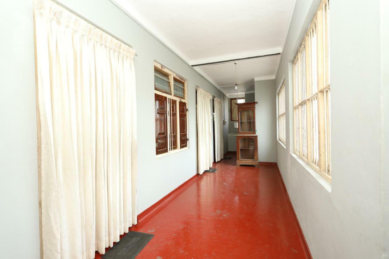 Jaffna Premier Inn Buitenkant foto