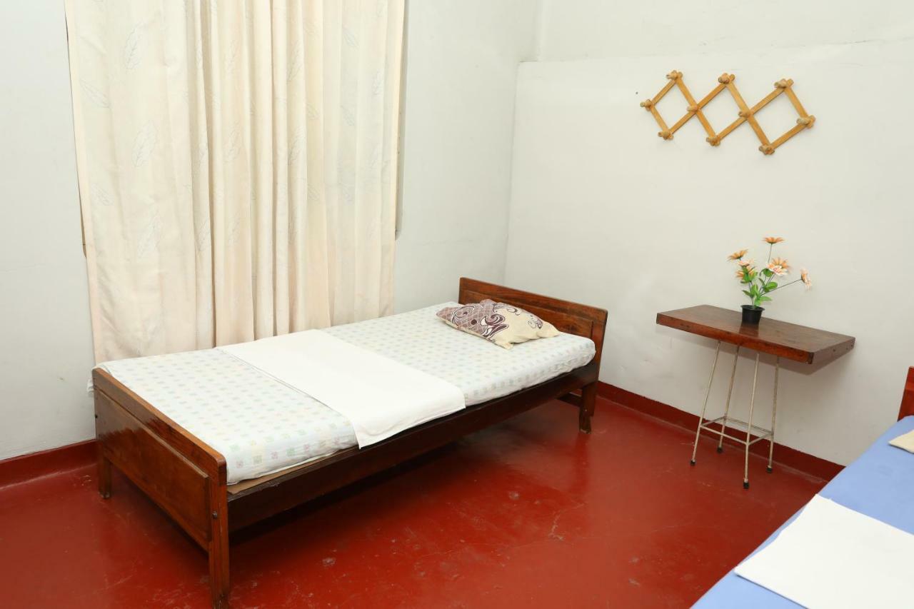 Jaffna Premier Inn Buitenkant foto