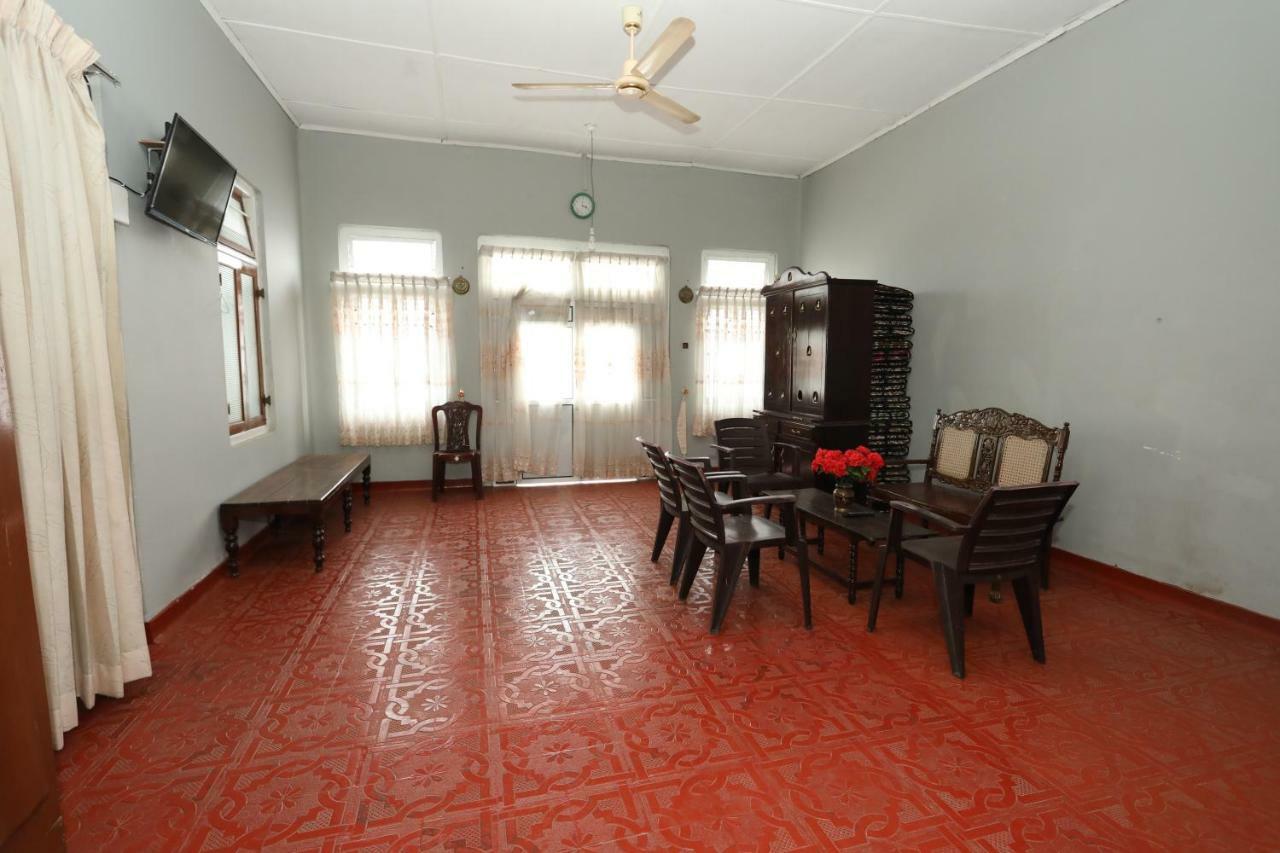 Jaffna Premier Inn Buitenkant foto