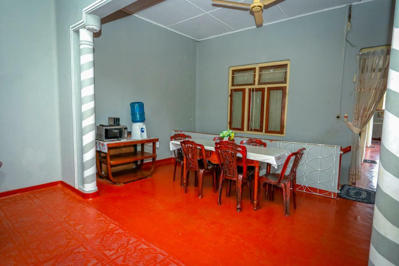 Jaffna Premier Inn Buitenkant foto