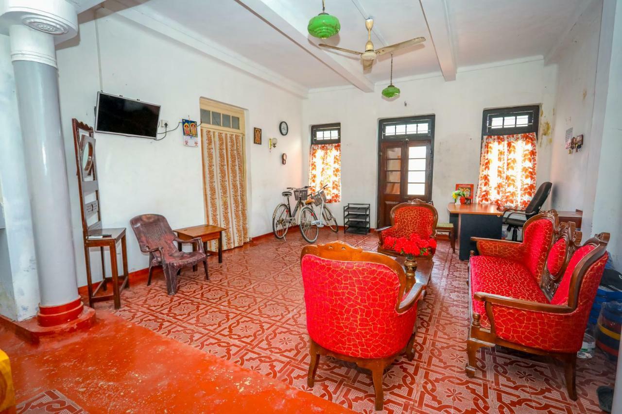 Jaffna Premier Inn Buitenkant foto