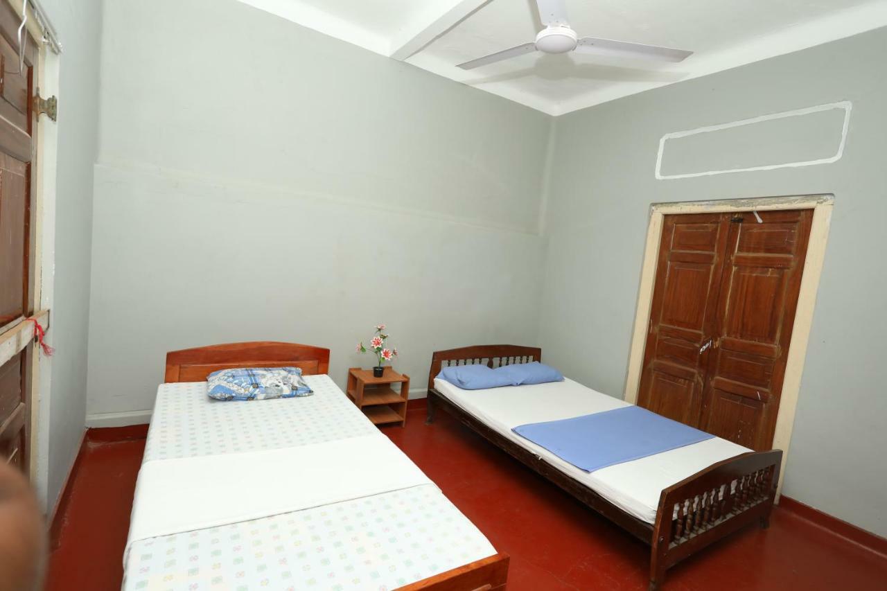 Jaffna Premier Inn Buitenkant foto