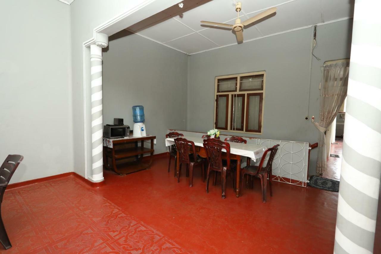 Jaffna Premier Inn Buitenkant foto